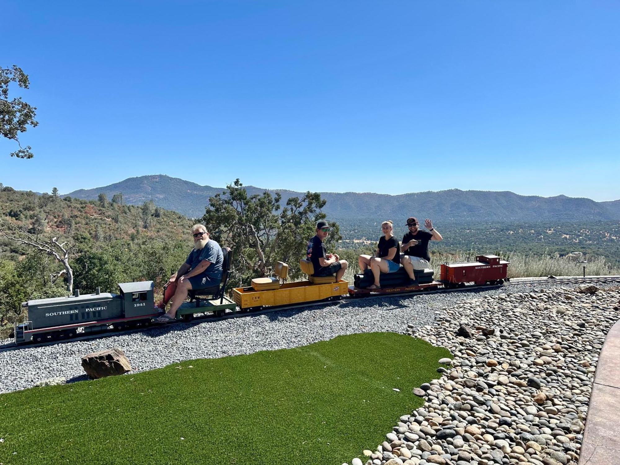 Homestay Enchanted Near Yosemite, View, Game